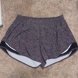 NWOT Lululemon hotty hot 4inch sz 8Tall